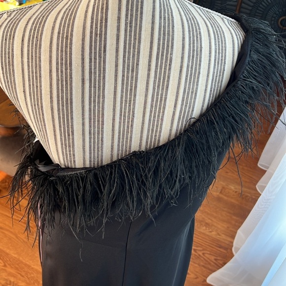 New Mac Duggal Feather size 12 tream one shoulder dress - Picture 6 of 7